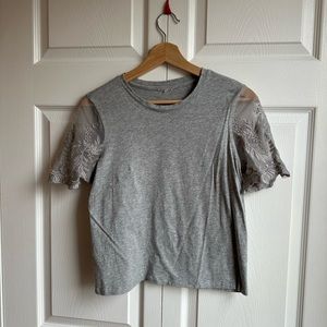 Grey tshirt with lace sleeve